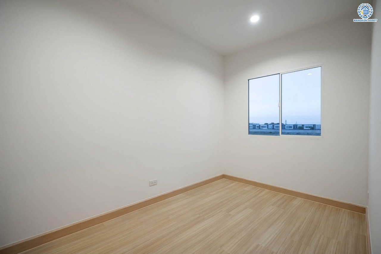 บ้านมือสองตกแต่งใหม่ โครงการ พลีโน่ รัตนาธิเบศร์-ชัยพฤกษ์ คุณภาพแบรนด์ AP ทาวน์เฮ้าส์หลังมุม เนื้อที่ 40.8 ตร.ว. ฟังก์ชัน 3 ห้องนอน 2 ห้องน้ำ 2 ที่จอดรถ ติดถนนเมน พร้อมเข้าอยู่ เชื่อมต่อหลายเส้นทาง ใกล้รถไฟฟ้าสายสีม่วง "สถานีบางพลู" และเซ็นทรัลเวสต์เกต